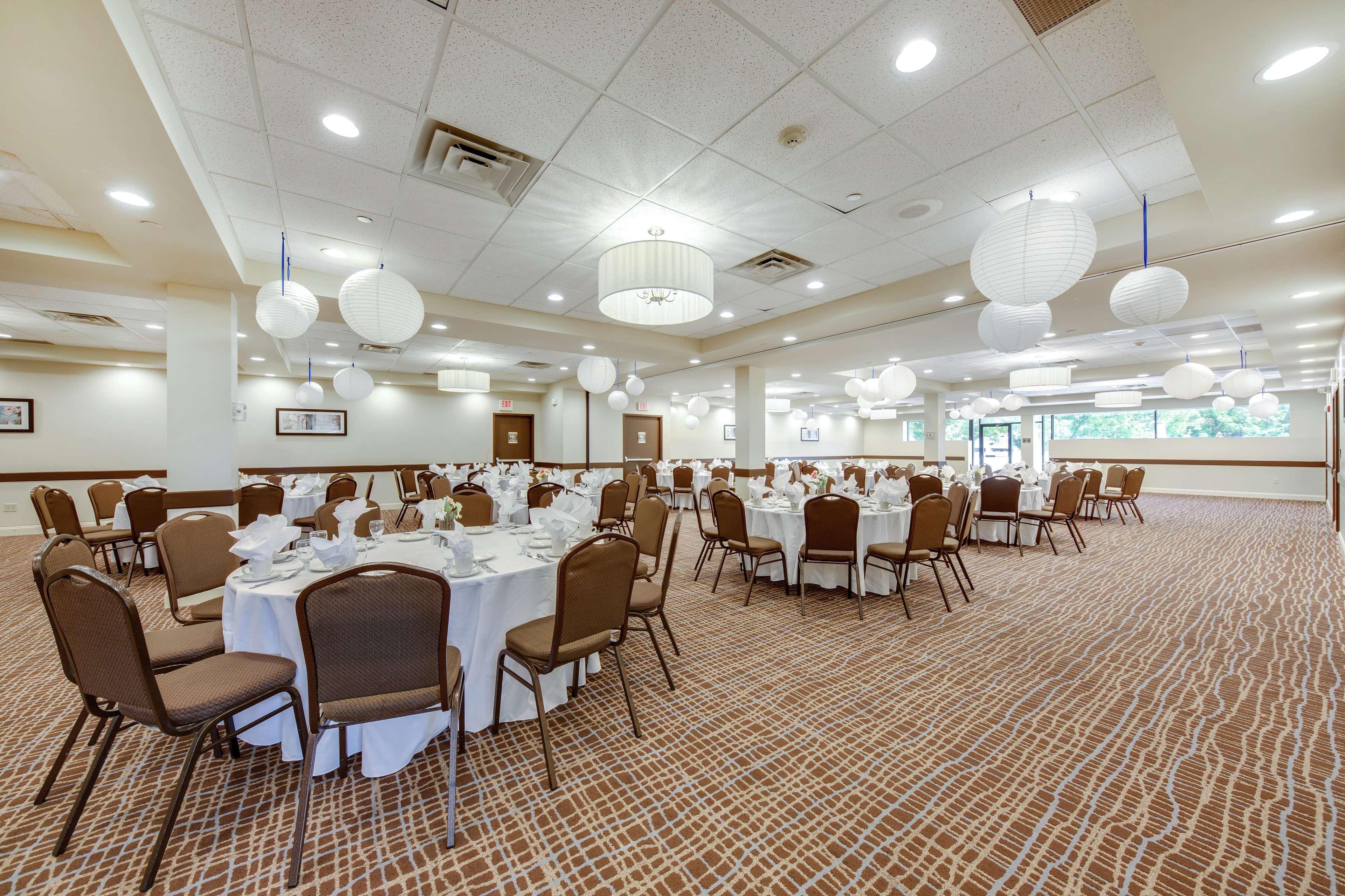 Hotel Doubletree By Hilton Binghamton Exterior foto